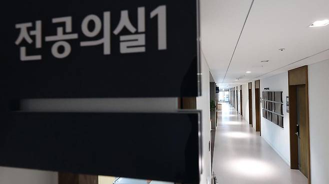 서울 시내 한 대형 병원에 전공의실 앞 복도가 한산하다. 연합뉴스