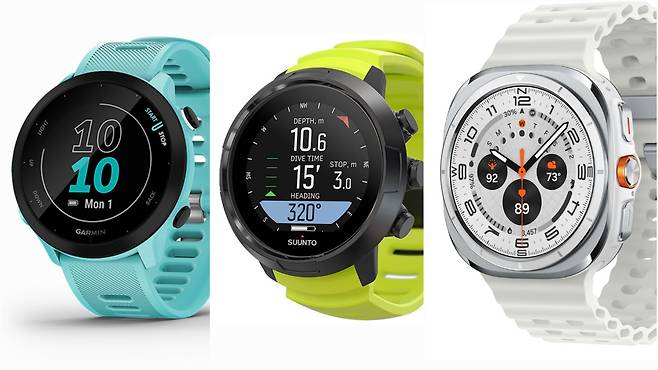 가민의 런닝 특화 시계인 '포러너'(좌측)와 다이빙 컴퓨터 기능의 순토의 'd5'(가운데). 지난해 출시된 삼성의 갤럭시워치 울트라.