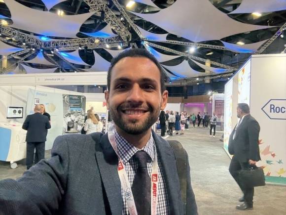 암 전문 외과의 아메드 에자트 박사.