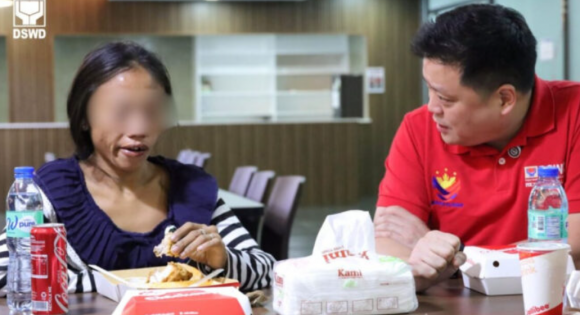 왼쪽은 하수구에서 나오는 모습이 찍힌 로즈, 오른쪽은 렉스 가찰리안 필리핀 사회복지개발부 장관. 사회복지개발부 제공