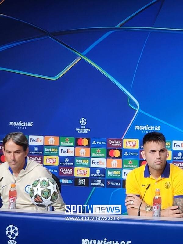 ▲ 시메오네 인자기 감독과 라우타로 마르티네스.