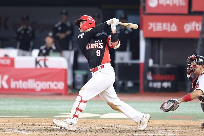 ▲ 30일 수원 kt전에서 시즌 2호 홈런을 터뜨리는 등 3안타로 맹활약한 윤도현 ⓒKIA타이거즈