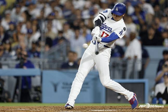 홈런을 치는 오타니의 모습. /AFPBBNews=뉴스1