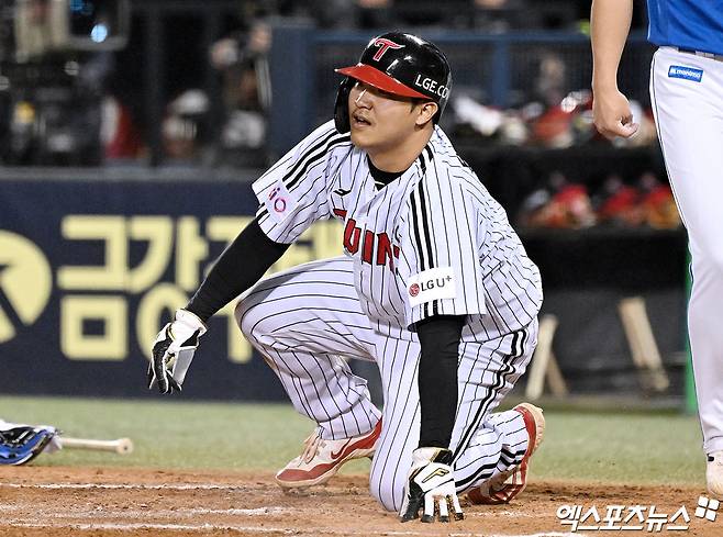 LG 트윈스 문보경이 정규시즌 경기에서 득점 후 숨을 고르고 있다. 엑스포츠뉴스 DB