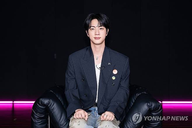 BTS 진, 미니 2집 '에코' 발매 (서울=연합뉴스) 그룹 방탄소년단(BTS) 진의 미니 2집 'Echo'가 5월 16일 오후 1시 전 세계 동시 발매된다고 소속사 빅히트뮤직이 밝혔다. 사진은 그룹 방탄소년단 진. 2025.5.16 [빅히트뮤직 제공. 재판매 및 DB 금지] photo@yna.co.kr