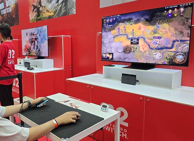 닌텐도 스위치 2로 '문명 7' 즐기는 모습 [촬영 김주환]