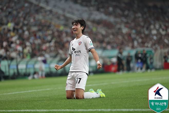 골세리머니를 펼치는 '멀티골' 제주의 유인수 [한국프로축구연맹 제공. 재판매 및 DB 금지]