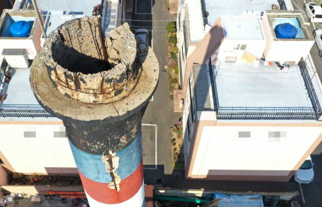 노후된 목욕탕 굴뚝./경남신문 DB/