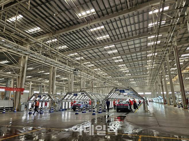 중국 산둥성 지난시 BYD 공장에서 전기차 최종 검수 작업이 진행 중이다. (사진=이데일리 이명철 특파원)