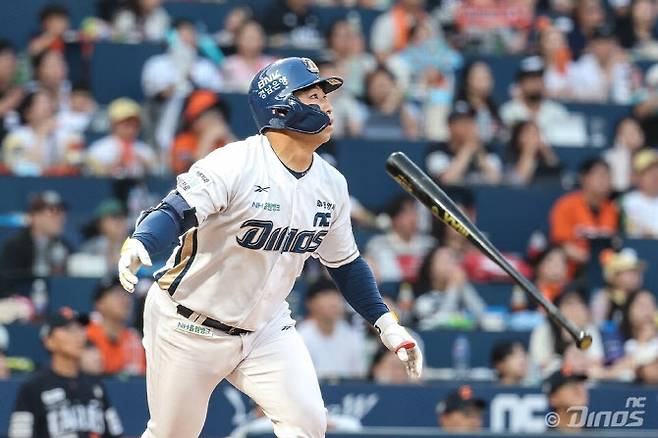 NC다이노스 오영수가 역전 만루홈런을 터뜨리고 있다. 사진=NC다이노스