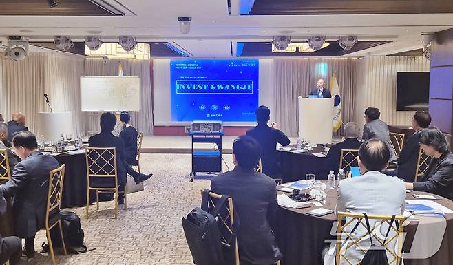 광주시가 지난 30일 서울 로얄호텔에서 (사)재일 한국인 본국 투자협회' 회원사를 대상으로 '투자환경 설명회'를 열고 있다.(광주시 제공. 재판매 및 DB 금지)