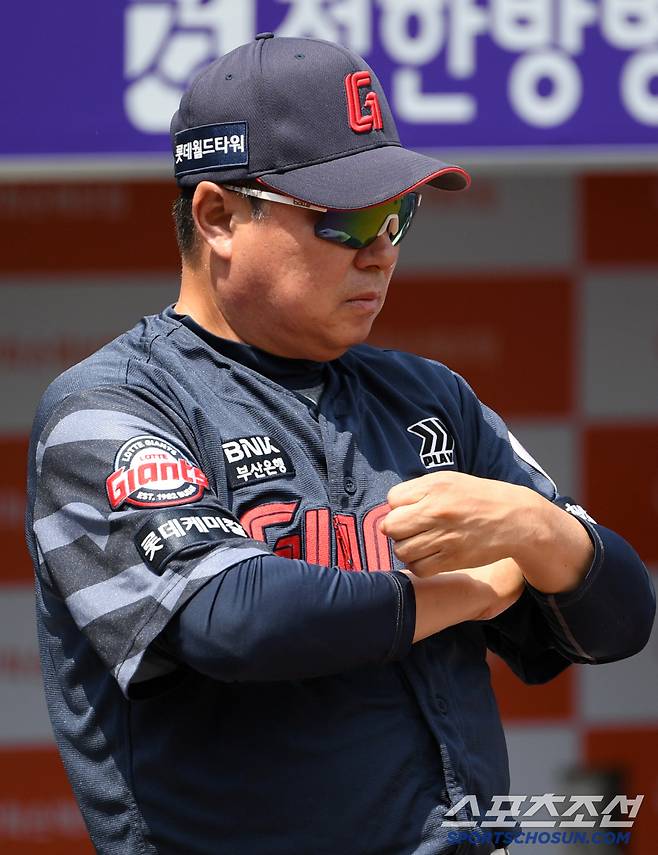 25일 대전 한화생명볼파크에서 열린 한화 이글스와 롯데 자이언츠의 경기. 롯데 김태형 감독이 생각에 잠겨 있다. 대전=박재만 기자 pjm@sportschosun.com/2025.05.25/