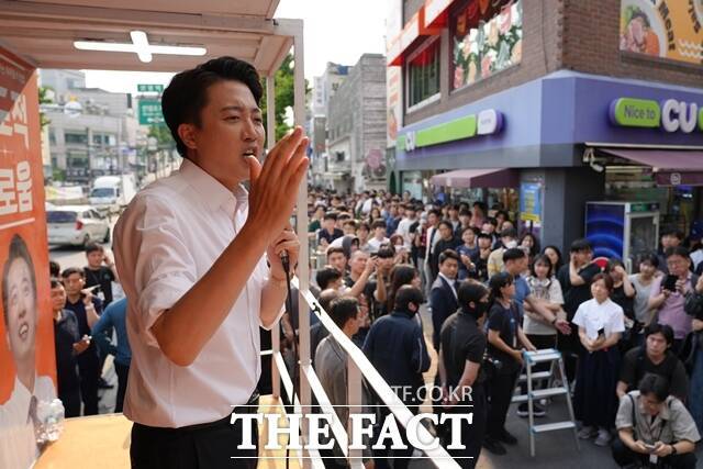 이준석 개혁신당 대선 후보가 "현업에 있는 사람들이 보기에 이재명 더불어민주당 대선 후보의 재생에너지 기반 데이터센터는 황당한 이야기"라고 주장했다. /개혁신당