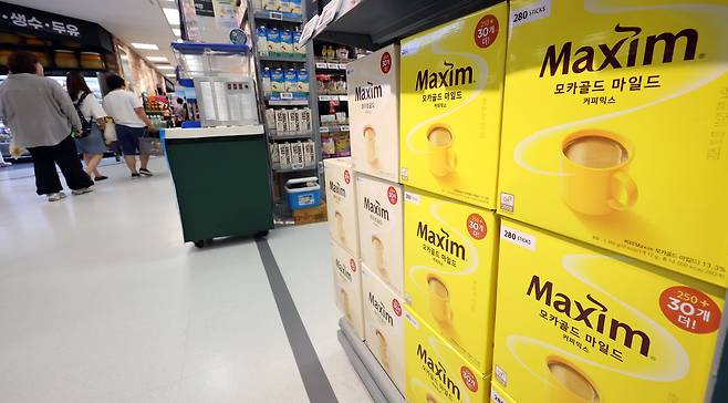 사진은 이날 서울의 한 대형 마트 커피 진열대. /뉴스1