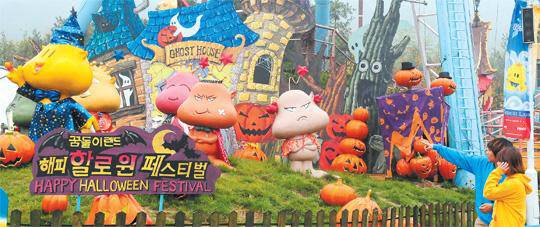 2011년 10월 30일, 할로윈 데이 기념 호박 등으로 전시된 할로윈 페스티벌 구역. 대전일보DB