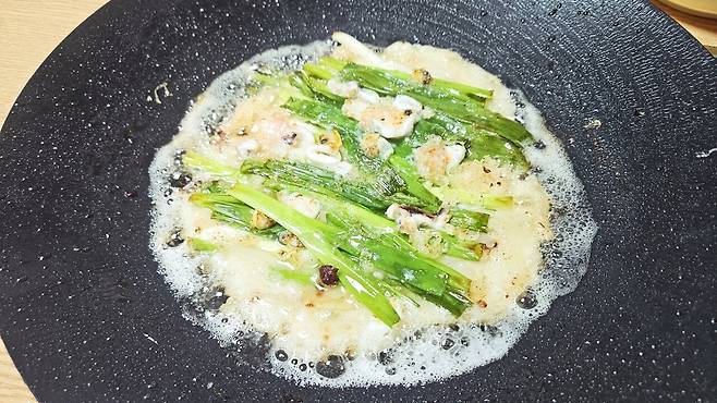 20250531_222547.jpg 저녁 통삼겹 굽고 그 기름에 파전