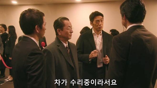 4DCD71B2-9F67-40B8-AA55-D1789B46C11C.jpeg 경찰이시라고요? 경찰 수첩을 보여주시죠.jpg