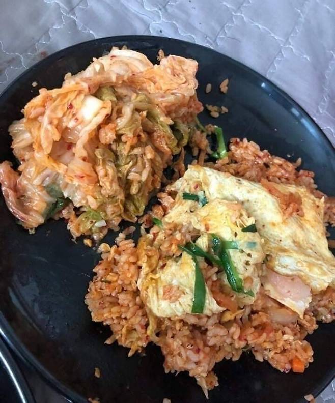 1c9d85d0dcb62c3c60adac63c800c574.jpg 김치볶음밥 배달 리뷰  ㄷㄷ