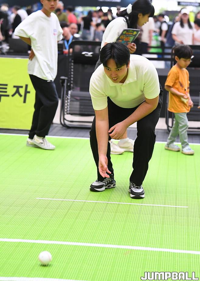 ▲팝업스토어 외에도 대회장에서 일반 대중들이 즐길 수 있는 다양한 이벤트와 굿즈가 마련됐다.