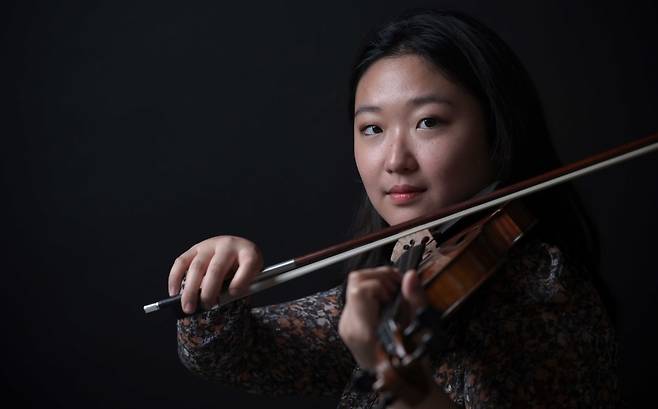 South Korean violinist Park Sueye poses for photos during an interview with The Korea Herald on May 18, 2023, in Seoul. (Lee Sang-sub/The Korea Herald)