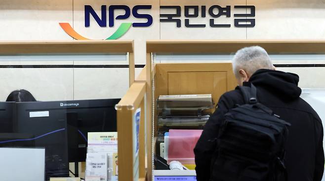 A person visits the National Pension Service office in Seodaemun District, western Seoul, on March 18. [NEWS1]