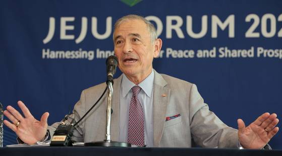 Former U.S. Ambassador to South Korea Harry Harris speaks to reporters during a press briefing at the Jeju Forum held at the International Convention Center Jeju in Seogwipo on May 30. [YONHAP]