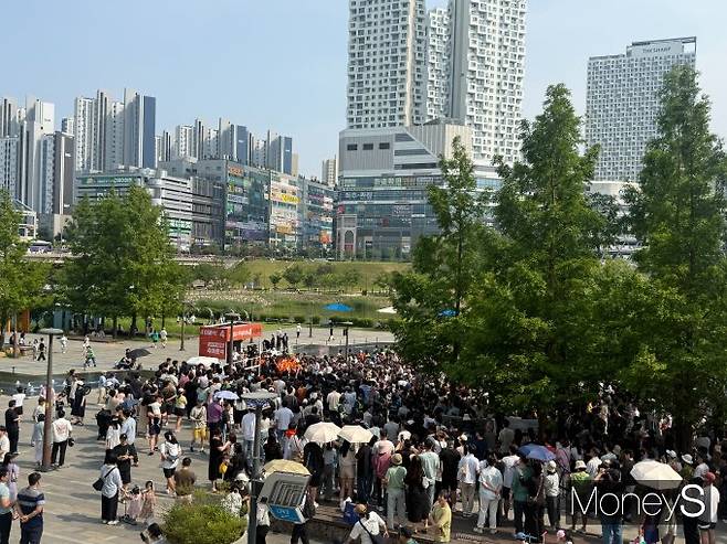 이날 동탄호수공원 유세에는 가족 단위 시민을 중심으로 수백명의 인파가 몰렸다. /사진=김서연 기자
