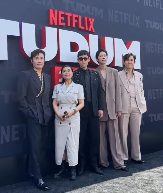 31일(현지시간) 미국 LA에서 열린 넷플릭스 ‘투둠 2025’에 참석한 ‘오징어게임’ 배우들