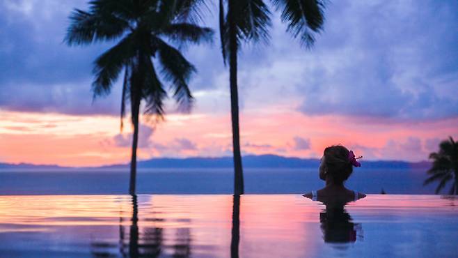 피지 라이와사 아일랜드의 석양 물놀이