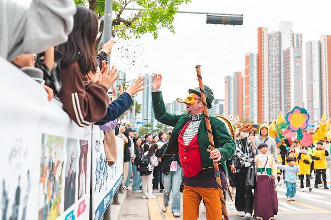 '경계를 넘나드는 인형'을 슬로건으로 열린 제24회 유니마총회와 2025 춘천세계인형극제가 10일간의 여정을 마치고 성황리에 막을 내렸다. 춘천시 제공