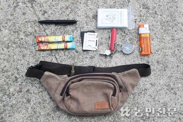 평소 드는 가방에도 비상시 필요한 물건을 넣어 두면 좋다. 평택=백승철 프리랜서 기자