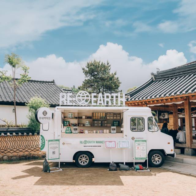 작년 전주에서 진행했던 '리얼스 마켓'. 사진 제공=롯데백화점