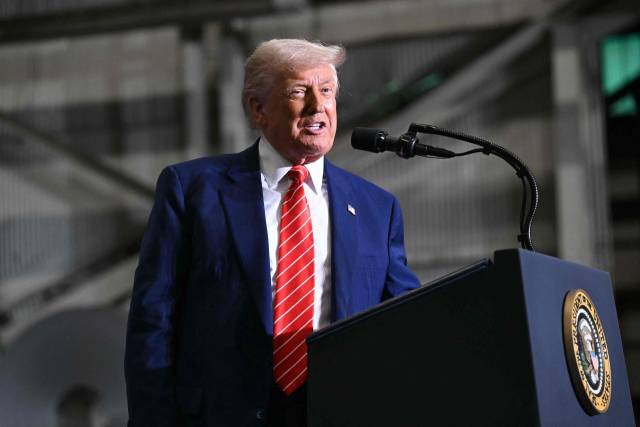 도널드 트럼프 미국 대통령이 5월30일(현지 시간) 미국 펜실베이니아주 US스틸 생산 공장을 찾아 연설하고 있다. AFP연합뉴스