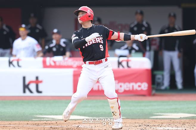 KIA 윤도현의 1회초 선두타자 홈런 모습. KIA타이거즈 제공