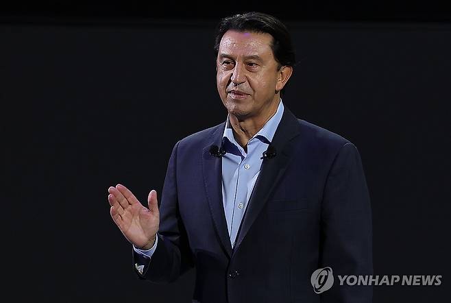 발언하는 호세 무뇨스 현대차 사장 (고양=연합뉴스) 김성민 기자 = 호세 무뇨스 현대차 사장이 3일 경기도 고양시 킨텍스에서 열린 '2025 서울모빌리티쇼 미디어 브리핑' 행사에서 발언하고 있다. 2025.4.3 ksm7976@yna.co.kr