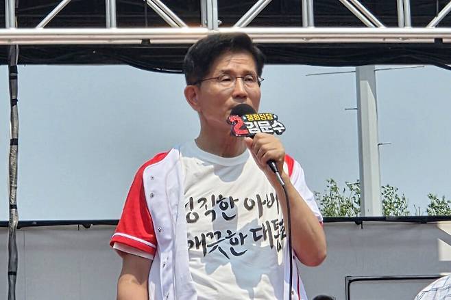 ▲ 1일 열린 구리유세에서 연설하는 김문수 후보