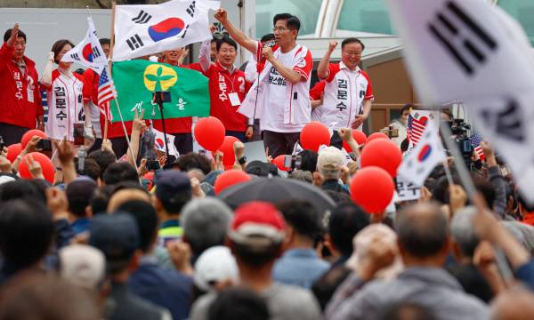 국민의힘 김문수 대선 후보가 2일 오후 대구 동구 동대구역 광장에서 열린 집중 유세에서 지지를 호소하고 있다. 정훈진 기자 jhj131@kyongbuk.com