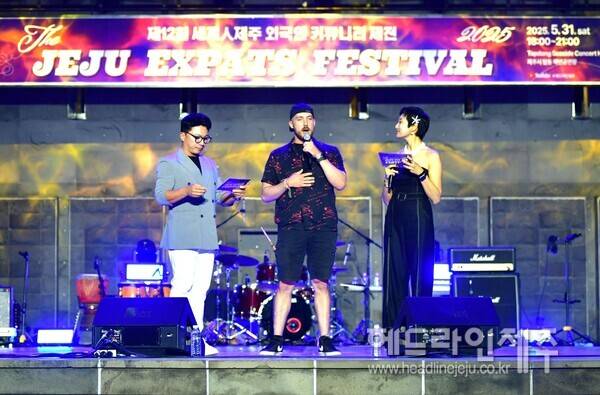 '레이디스 앤 젠틀맨(Ladies and Gentlemen)'의&nbsp;스티븐 클레이톤.