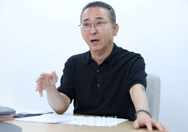 권영수 전 LG에너지솔루션 부회장이 28일 서울 강남구 사무실에서 이데일리와 인터뷰를 하고 있다. (사진=노진환 기자)