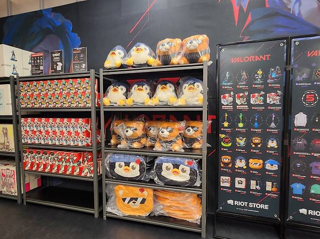 - 팝업하면 굿즈 스토어도 빼놓을 수 없다&nbsp;