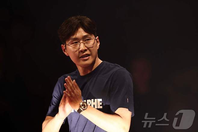 파리 생제르맹(PSG)의 유럽축구연맹(UEFA) 챔피언스리그 우승 파티에 참가한 이강인. ⓒ AFP=뉴스1