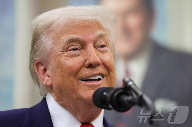28일(현지시간) 도널드 트럼프 미국 대통령이 백악관에서 열린 워싱턴DC 임시 연방검사장 임명식에서 발언하고 있다. 2025.05.28 ⓒ 로이터=뉴스1 ⓒ News1 김지완 기자