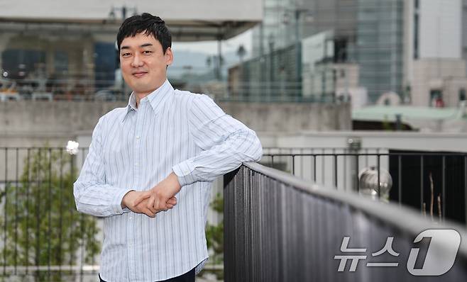 뮤지컬 '보이스 오브 햄릿 : 더 콘서트'의 오필영 프로듀서가 2일 서울 종로구 이모셔널씨어터에서 인터뷰를 하기 앞서 포즈를 취하고 있다. 2025.6.2/뉴스1 ⓒ News1 허경 기자