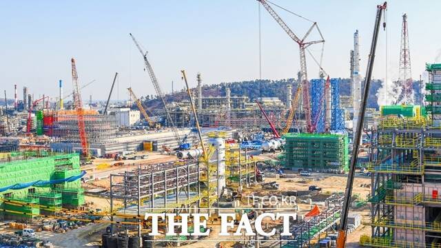 1분기 부진한 성적표를 받았던 정유사들이 하반기에는 실적이 개선될 수 있다는 기대감이 나온다. 에쓰오일 샤힌프로젝트 공사현장. /에쓰오일