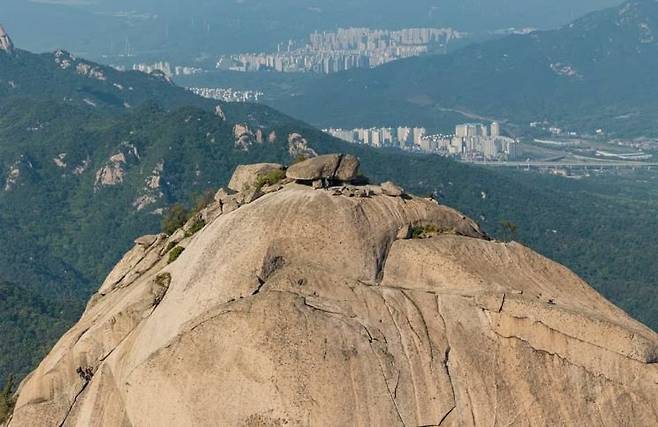 북한산 인수봉. 서울관광정보 홈페이지