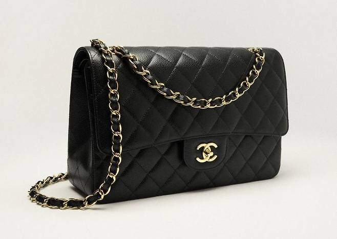 샤넬 클래식 라지 플립백. 샤넬코리아 홈페이지.