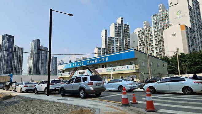 지난 달 29일 방문한 '더샵 일산 엘로이' 인근의 현장사무실의 모습./조은임 기자
