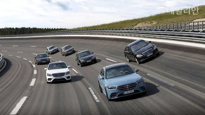 더 뉴 메르세데스-벤츠 S-클래스 주행 장면. ⓒ메르세데스-벤츠