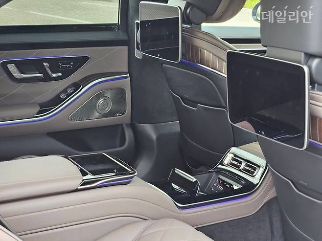 더 뉴 메르세데스-벤츠 S-클래스 뒷좌석. ⓒ데일리안 정진주 기자