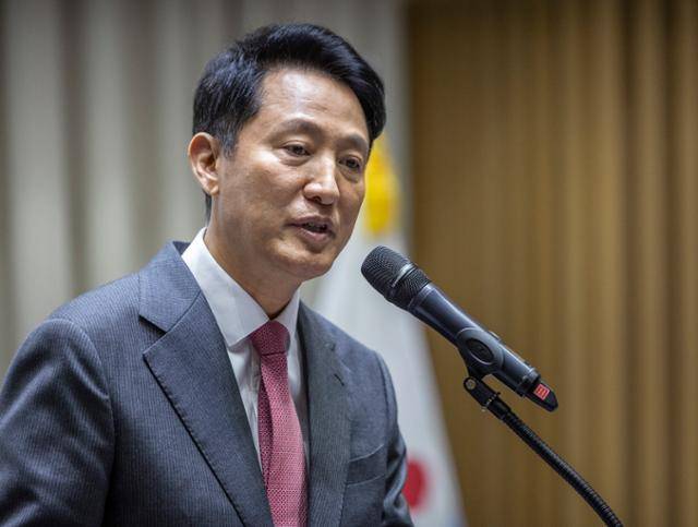 오세훈 서울시장이 지난달 19일 서울 중구 서울시청에서 열린 '약자와 동행하는 서울 토론회'에서 환영사를 하고 있다. 연합뉴스